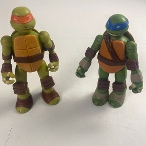 Playmates 2023 teenage mutant Ninja turtle TMNT figures Leonardo & Michaelangelo